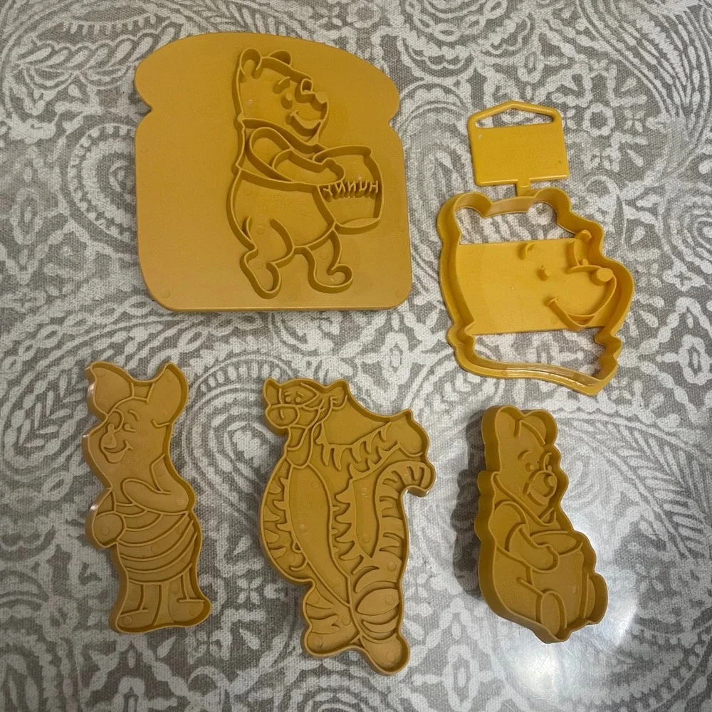 Vintage 1994 Wilton Disney Winnie the Pooh Cookie Cutter Sandwich Press Set 5pc
